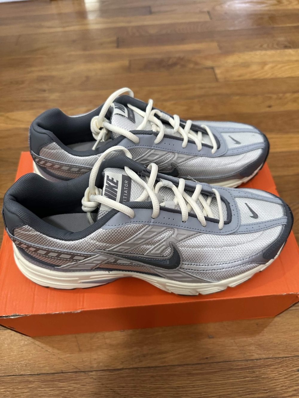 *New* Nike Initiator Men Grey (HQ1179-001) Size 9 *Damaged Original Box*